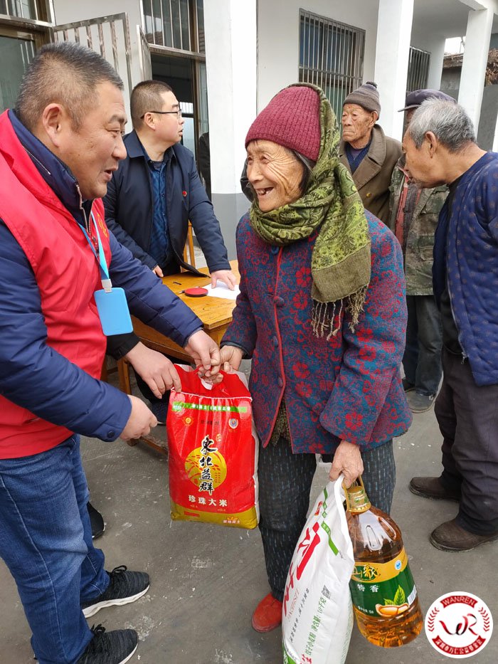 “冬季扶贫暖心行”精准扶贫--走进大汶口镇(图2)
