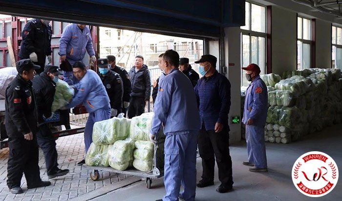 众志成城 疫情防控！----深圳万仁公益为泰安市中心医院捐赠20吨蔬菜(图3)